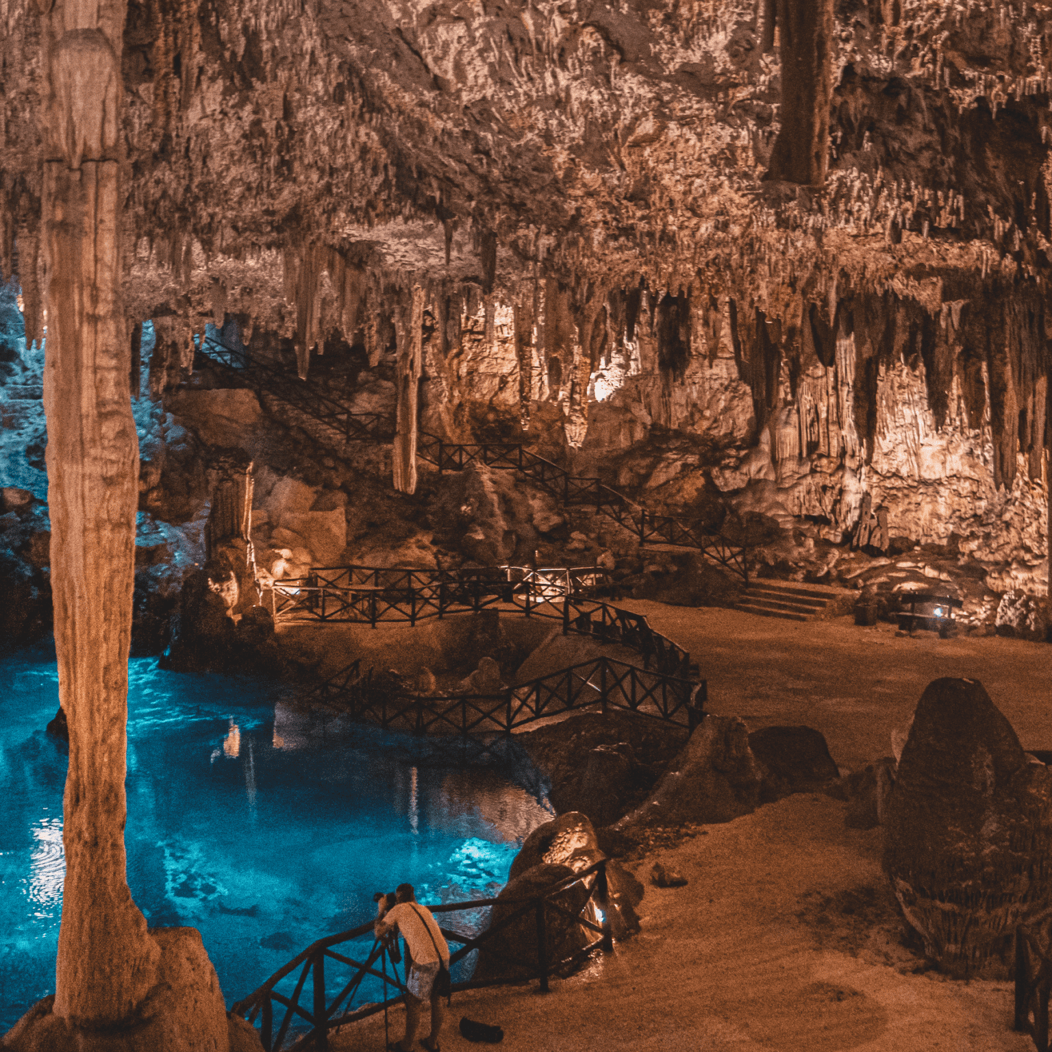 Una caverna hermosa, un lugar romántico