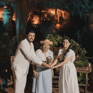 Pedida de mano, fotos, cena y ceremonia sencilla